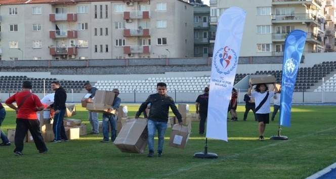 Aydın’da spor kulüplerine malzeme yardımı devam ediyor