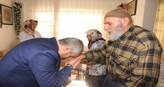 Başkan Baran yaşlıları ziyaret etti