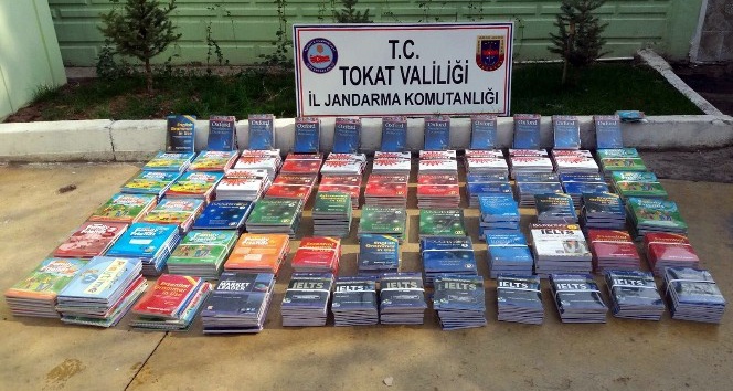 Jandarma ekipleri 419 kaçak kitap yakaladı