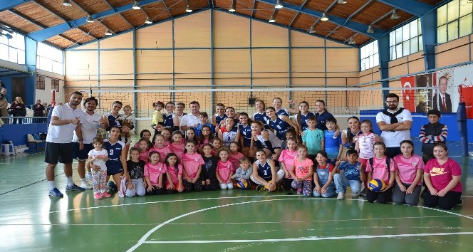 Bozüyük Belediyesi İdman Yurdu Spor Bayan Voleybol Takımı:3 İnegöl Çarşı Spor:0
