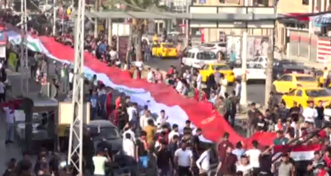 Kerkük&#039;te dev Irak bayrağı açıldı