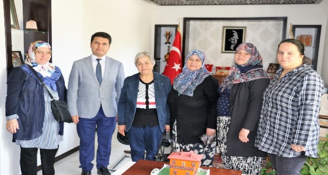 AK Parti Seyitgazi Kadın Kollarından Kaymakam Cankaloğlu’na ziyaret