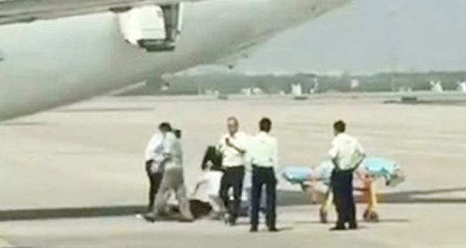 Çin&#039;de hostes uçaktan düştü