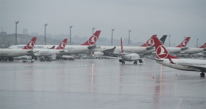 Yağmur bulutları İstanbul’da hava trafiğini olumsuz etkiledi