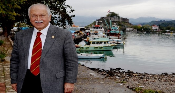 CHP’li Bektaşoğlu Giresun’a projeli barınak ve balık hali istedi
