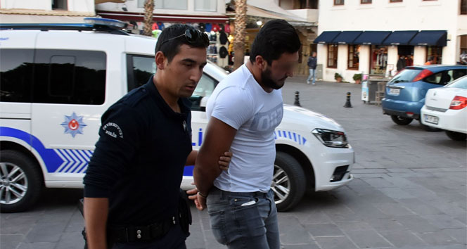‘Hero’ yazılı tişört giyen genç gözaltına alındı