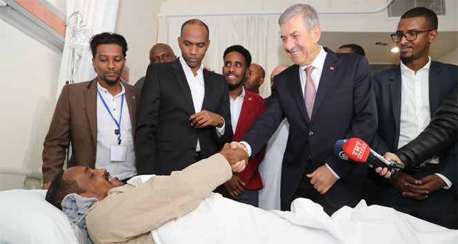 Sağlık Bakanı Demircan, Somalili yaralıları ziyaret etti