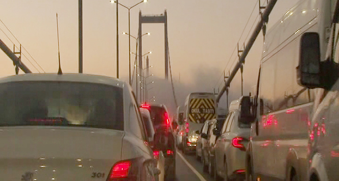 15 Temmuz Şehitler Köprüsü&#039;nde kaza: Trafik durma noktasına geldi