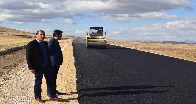 Mucur İlçesi Gümüşkümbet Köyü yolu asfaltında son aşamaya gelindi