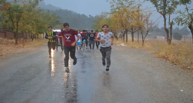 Karaman’da öğrenciler Cumhuriyet için koştu