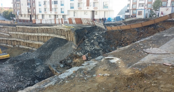 Esenyurt’ta meydana gelen toprak kaymasında 20 bina hasar gördü