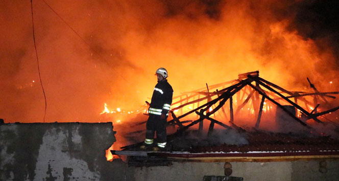 Yozgat’ta tandırlıkta çıkan yangın 3 eve sıçradı