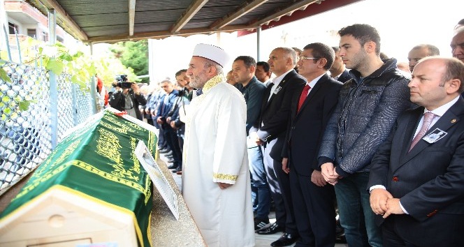 Bakan Canikli Giresun’da cenazeye katıldı