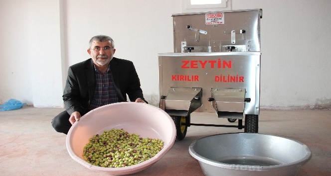 Karamanlı torna ustası, saatte 1 ton zeytin kıran ve dilen makine yaptı