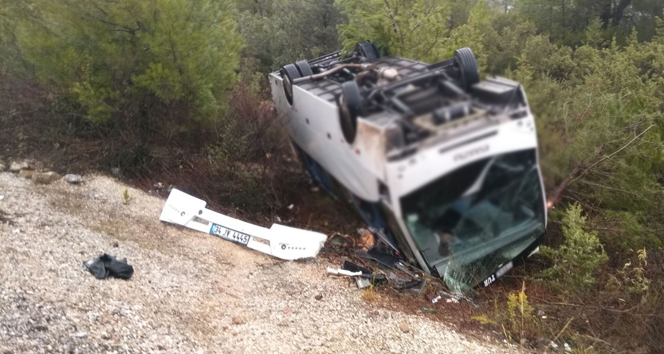 Antalya&#039;da tur otobüsü devrildi: 20 yaralı |Antalya haberleri