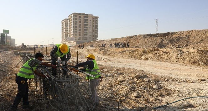 Narlıdere Köprülü Kavşağında çalışmalar sürüyor