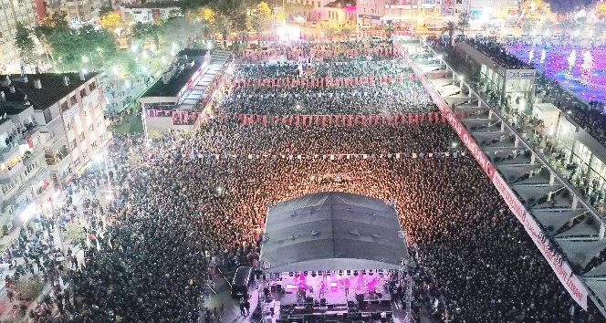 Aydınlılar 29 Ekim’i Koray Avcı ile kutladı