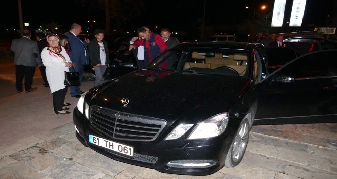 Başkan Gümrükçüoğlu makam arabasını gaziye tahsis etti