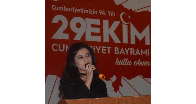 Cumhuriyet resepsiyonunda muhabirin okuduğu mektup duygulandırdı