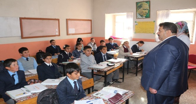Ağrı Milli Eğitim Müdürü Turan’dan köy okullarına ziyaret