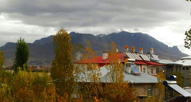 Erek Dağı'nın zirvesi beyaza büründü
