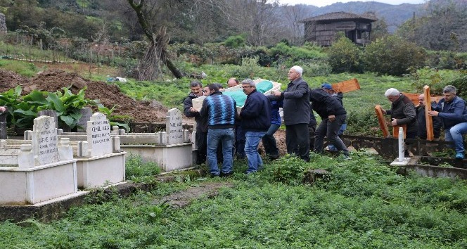 Gürcistan’dan getirilen cenazesi Rize’de toprağa verildi