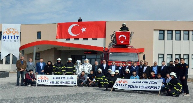 Ankara Büyükşehir Belediyesi’nden Hitit Üniversitesi’ne itfaiye aracı