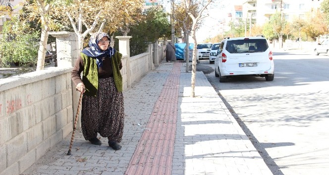 Bisikletli kapkaççı yaşlı kadının cüzdanını alarak kaçtı