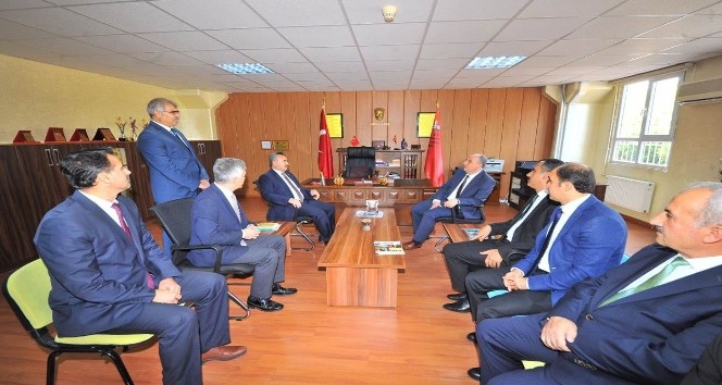 Vali Coşkun: "Öğrencilerimizin daha kaliteli eğitim almaları için gayret gösterilmeli"