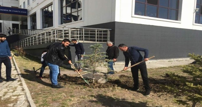 Ülkü Ocakları Şehit Fırat Çakıroğlu anısına ağaç dikti