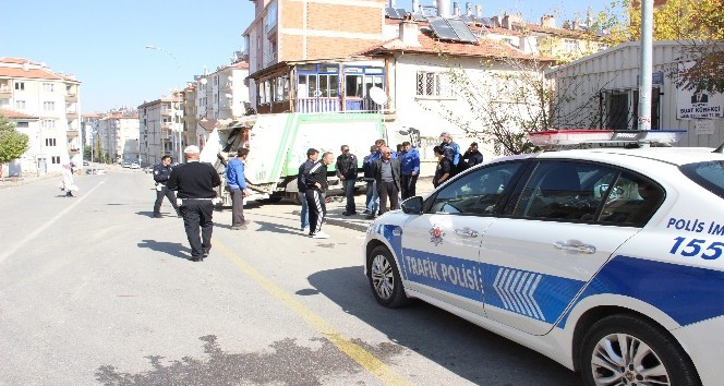 Bisikletle kamyonun altında kalan çocuk ölümden döndü