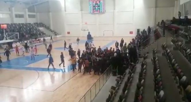 Kilis’te liselerarası basketbol maçında kavga çıktı