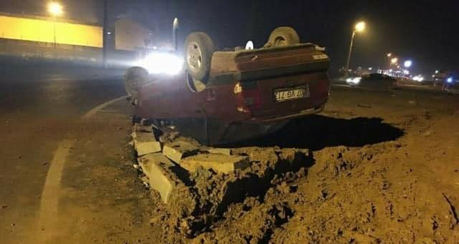 Takla atarak, ters dönen otomobilden kendi imkanlarıyla çıktı