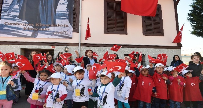 Avcılarlı çocuklar Ambarlı Atatürk Evi’nde Gazi Mustafa Kemal Atatürk’ü andı