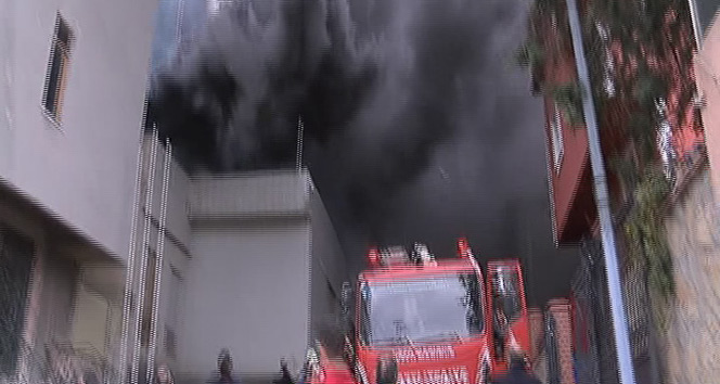 İstanbul&#039;da bir iş merkezinde yangın!