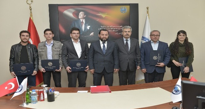 YÖK Başkanından başarılı öğrencilere kutlama