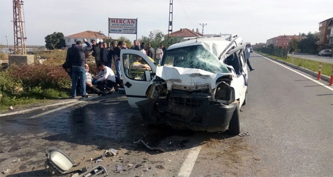 Samsun’da kamyonet tıra çarptı: 6 yaralı