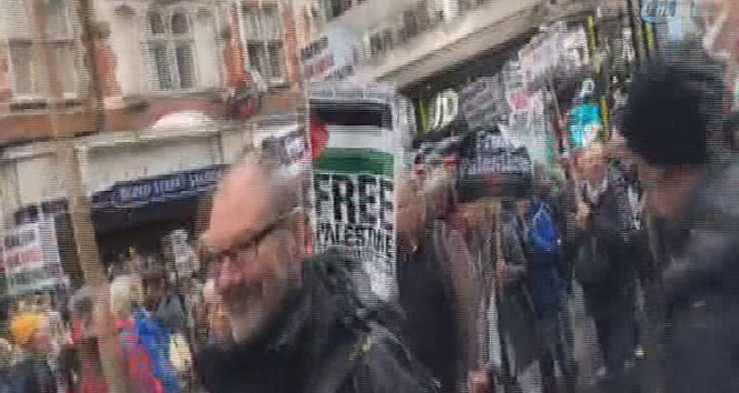Yüzyıllık Balfour deklarasyonu Londra&#039;da protesto edildi