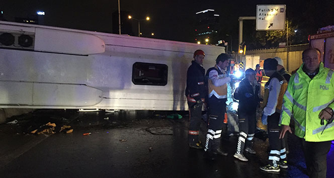 Kadıköy’de düğünden dönen otobüs devrildi: 3 ölü 17 yaralı