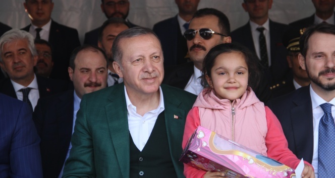 Cumhurbaşkanı Erdoğan&#039;a sarılışın altından dram çıktı