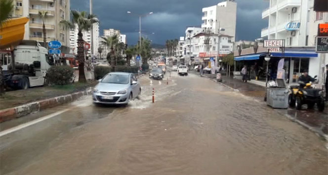 Mersin&#039;de yağışlar sele neden oldu
