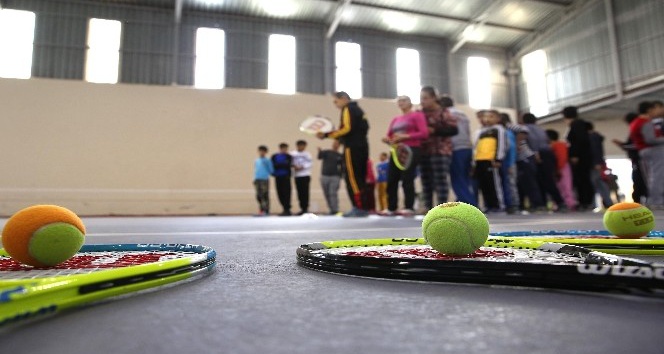 Zihinsel engelli çocuklara tenis eğitimi için protokol
