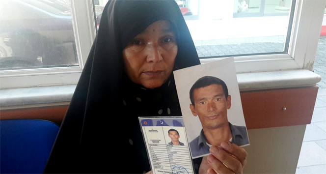 Afgan kadın kaybolan oğlunu arıyor