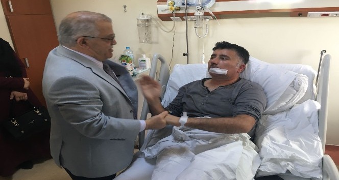 Vali Şentürk, darp edilen 1969 Kırşehirspor İkinci Başkanını hastanede ziyaret etti