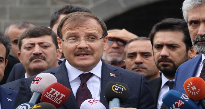 Başbakan Yardımcısı Çavuşoğlu Sur’da incelemelerde bulundu
