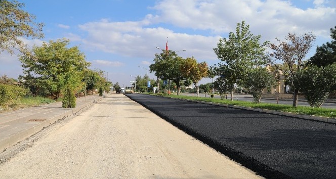 Kilis Belediyesinin asfalt çalışmaları sürüyor