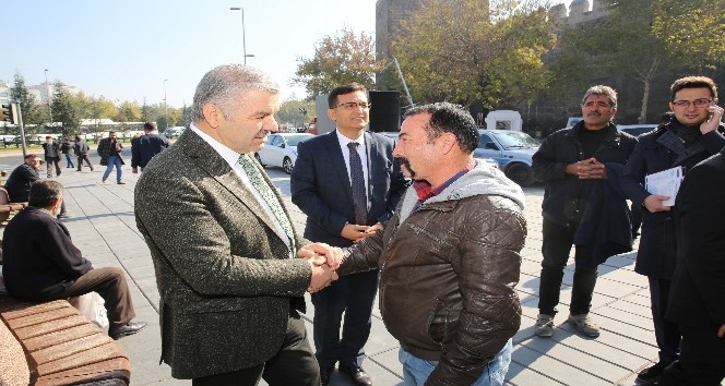 Başkan Çelik, Vali Kamçı ile birlikte KAYTUR tarafından açılan Meydan Döner’i ziyaret etti