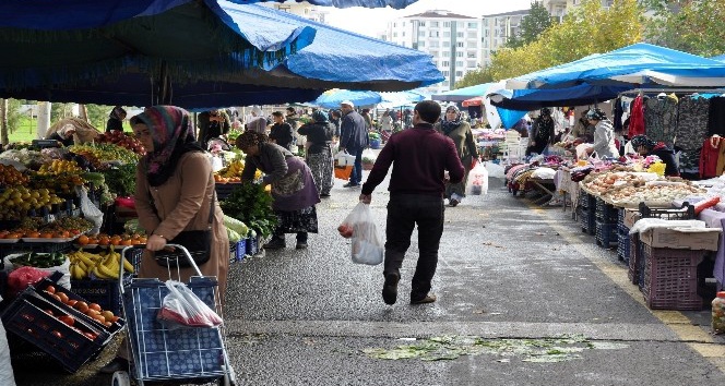 Diyarbakırlı kadın pazarcılar, mahallerinde erkek pazarcı istemiyor
