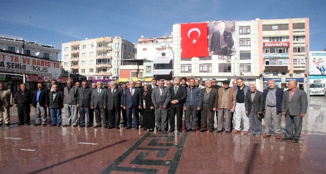 Kilis’te ADD ile CHP’den alternatif çelenk sunma töreni