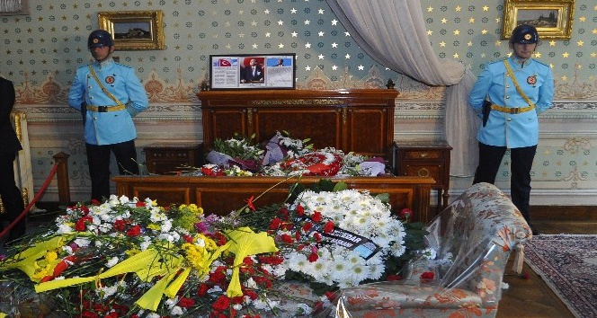 85 yaşındaki Emine Teyze de Dolmabahçe Sarayı’na koştu